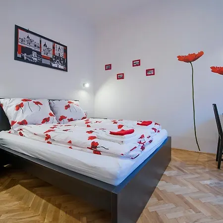 Parking, Ac, Wifi Flat Next To Andrassy Ave *