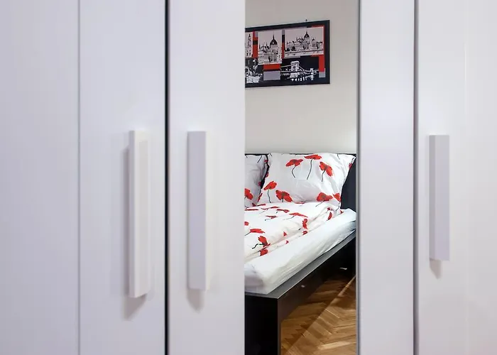 Lägenhet Parking, Ac, Wifi Flat Next To Andrassy Ave Budapest