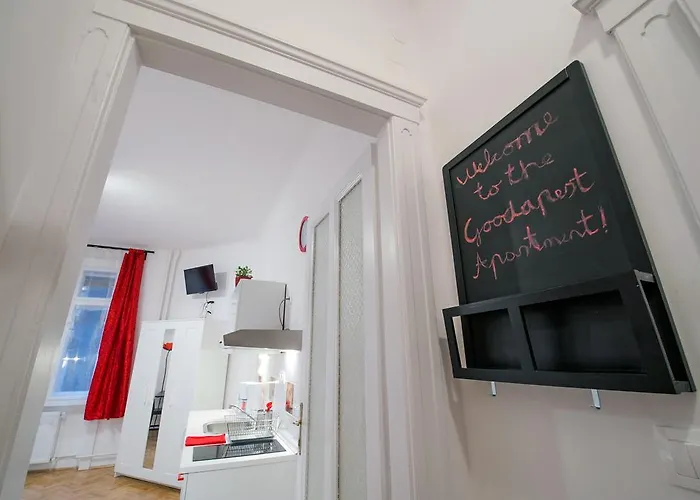 Lägenhet Parking, Ac, Wifi Flat Next To Andrassy Ave