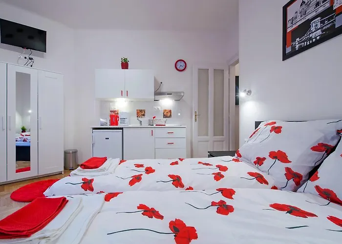 Lägenhet Parking, Ac, Wifi Flat Next To Andrassy Ave *