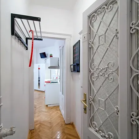 Parking, Ac, Wifi Flat Next To Andrassy Ave דירה *